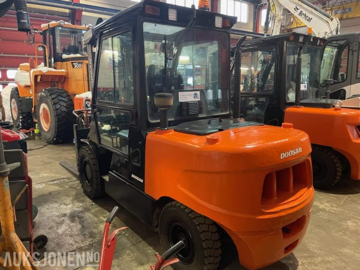 2011 Doosan 055C-5 Diesel Truck