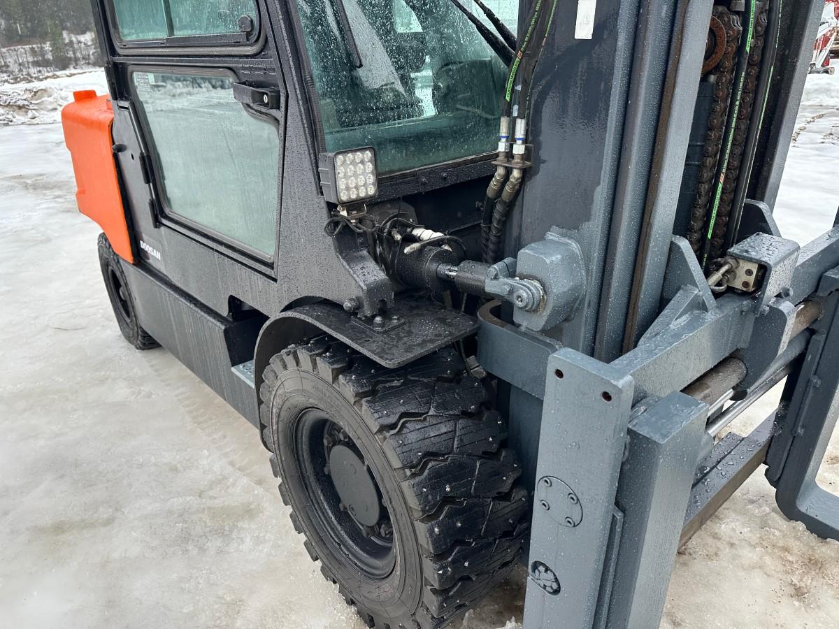 2011 Doosan 055C-5 Diesel Truck