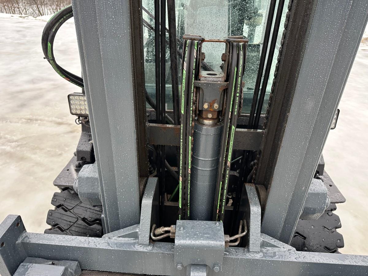 2011 Doosan 055C-5 Diesel Truck