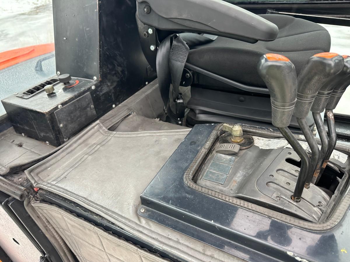 2011 Doosan 055C-5 Diesel Truck