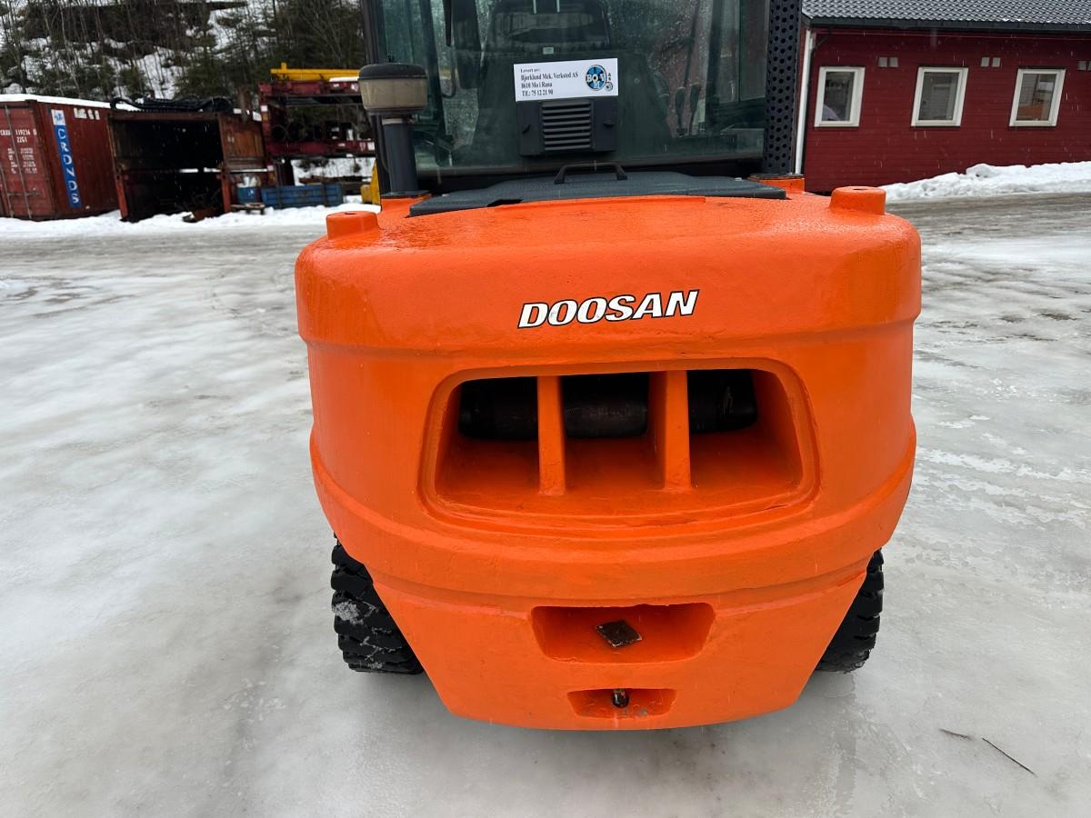 2011 Doosan 055C-5 Diesel Truck