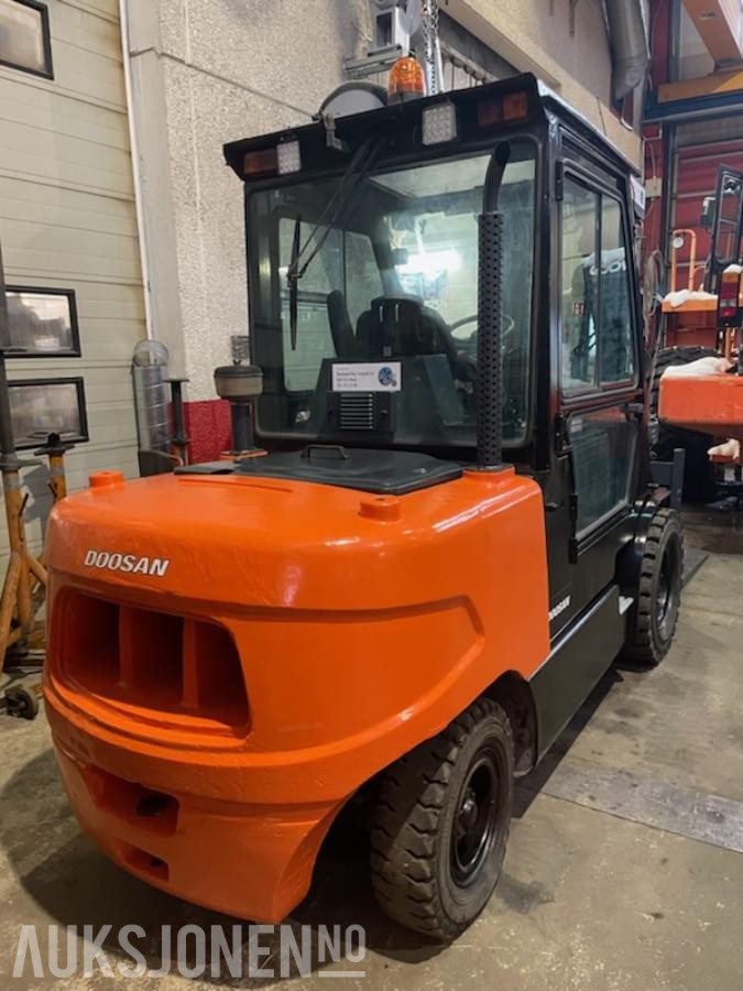 2011 Doosan 055C-5 Diesel Truck