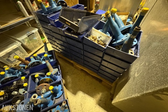 Parti rørdeler og koblinger i rustfritt stål 3 paller - tidligere vært i bruk offshore