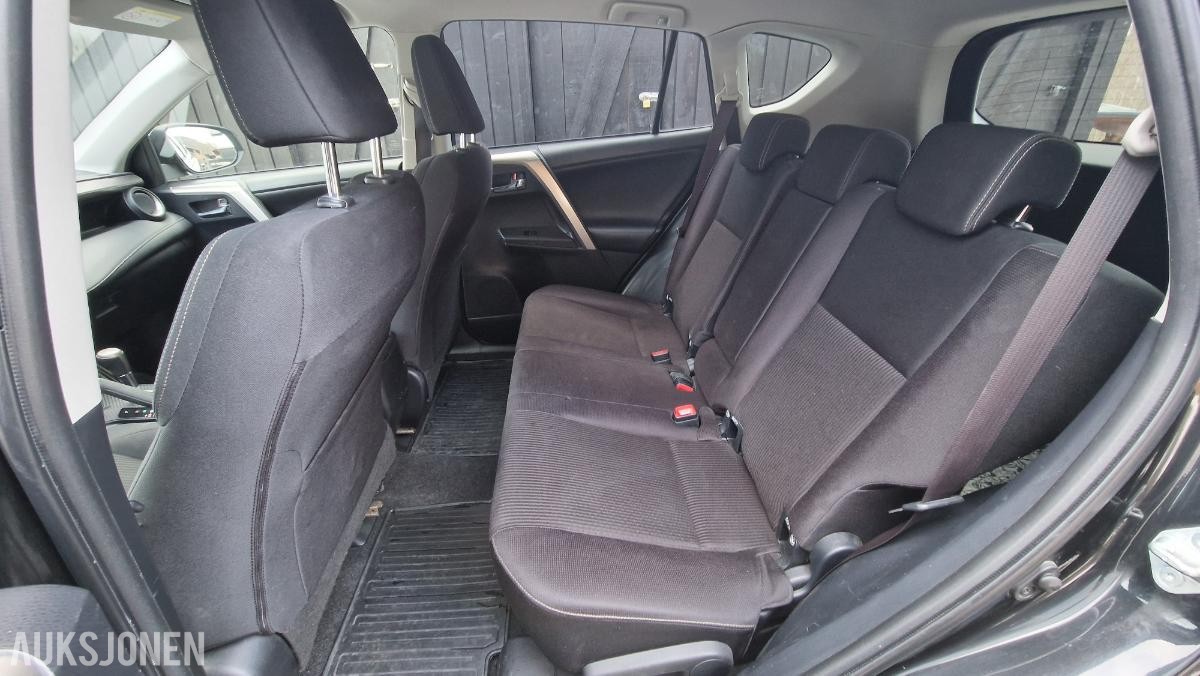 2013 Toyota RAV4 2.0 bensin 151hk 4WD automat cruisekontroll ryggekamera kupevarmer