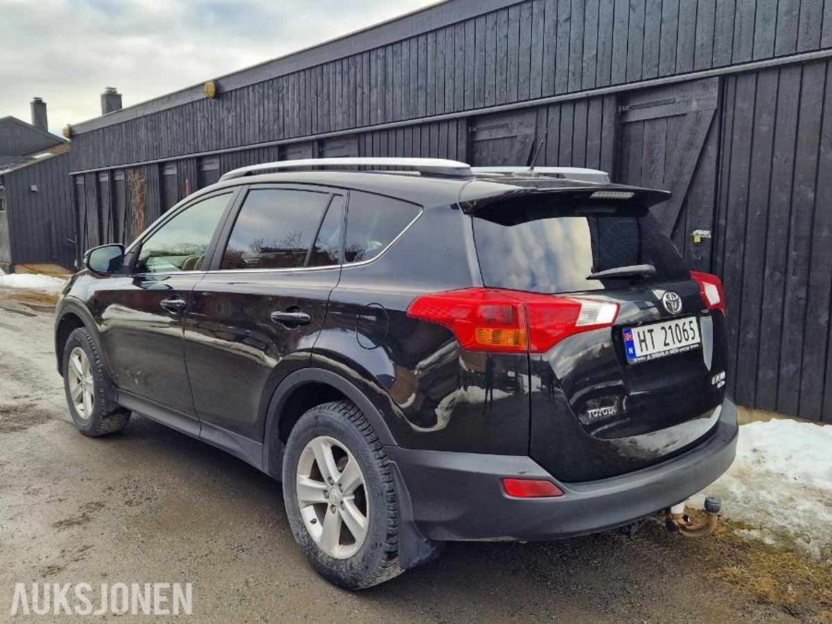 2013 Toyota RAV4 2.0 bensin 151hk 4WD automat cruisekontroll ryggekamera kupevarmer