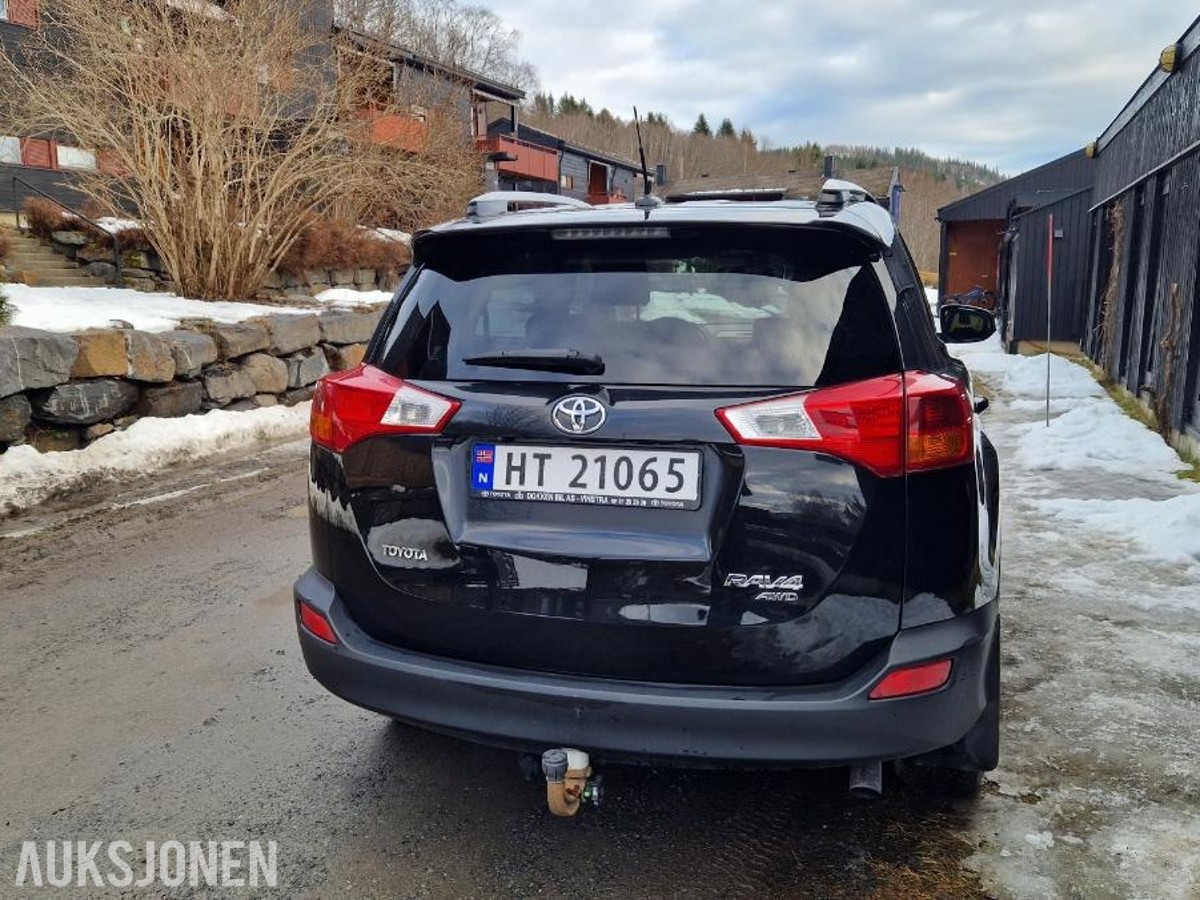 2013 Toyota RAV4 2.0 bensin 151hk 4WD automat cruisekontroll ryggekamera kupevarmer