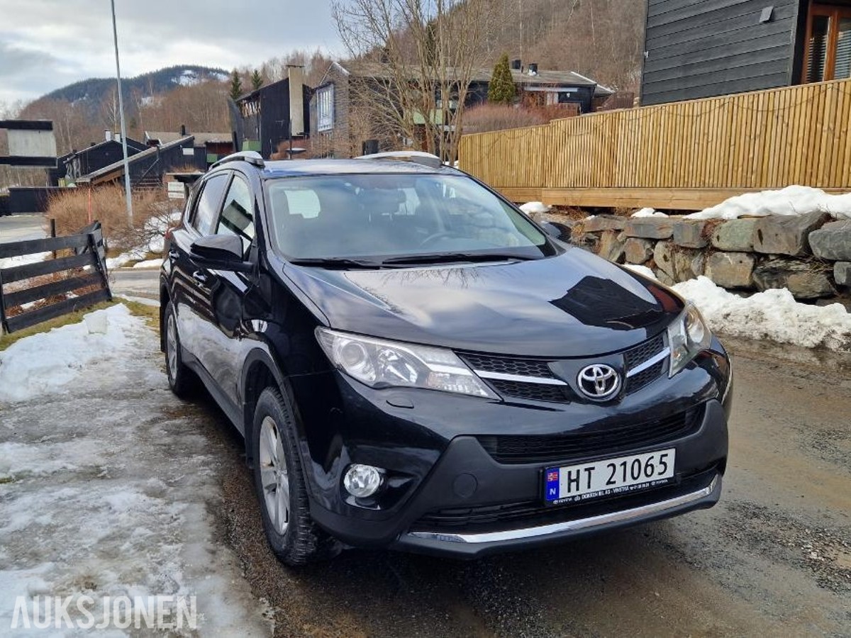 2013 Toyota RAV4 2.0 bensin 151hk 4WD automat cruisekontroll ryggekamera kupevarmer
