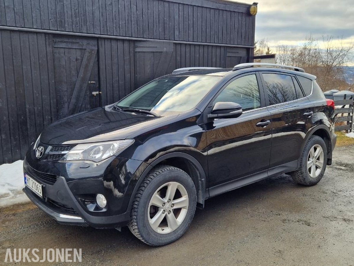 2013 Toyota RAV4 2.0 bensin 151hk 4WD automat cruisekontroll ryggekamera kupevarmer