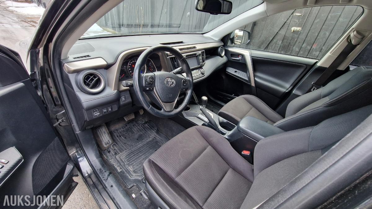 2013 Toyota RAV4 2.0 bensin 151hk 4WD automat cruisekontroll ryggekamera kupevarmer
