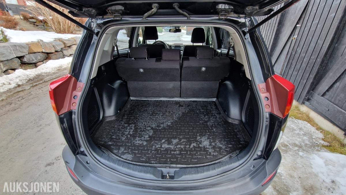 2013 Toyota RAV4 2.0 bensin 151hk 4WD automat cruisekontroll ryggekamera kupevarmer