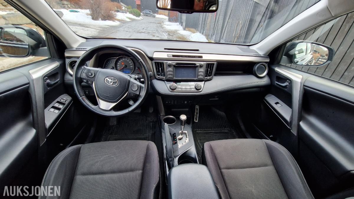 2013 Toyota RAV4 2.0 bensin 151hk 4WD automat cruisekontroll ryggekamera kupevarmer