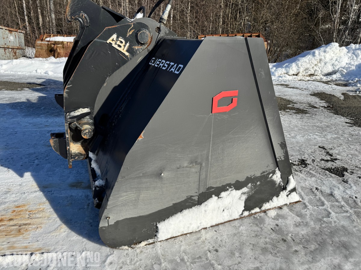 2022 Gjerstad 4000 liter strøskuffe