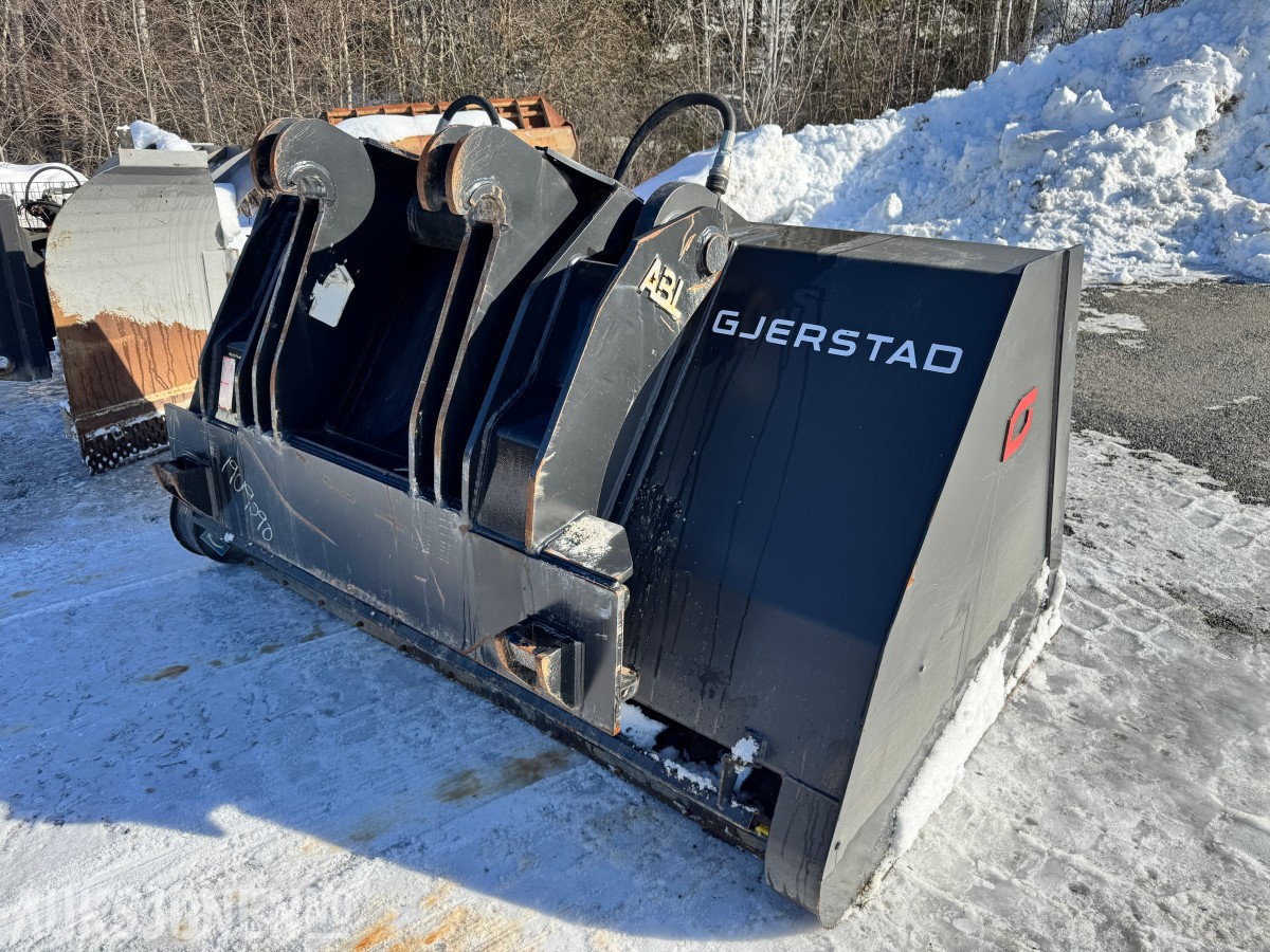 2022 Gjerstad 4000 liter strøskuffe