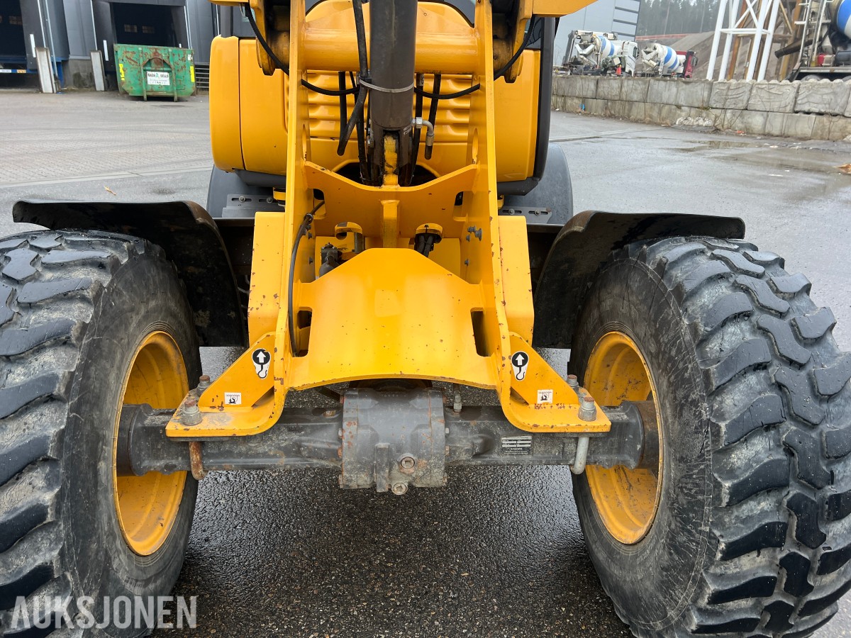 2014 Volvo L25F m/skuffe og løse pllegafler 