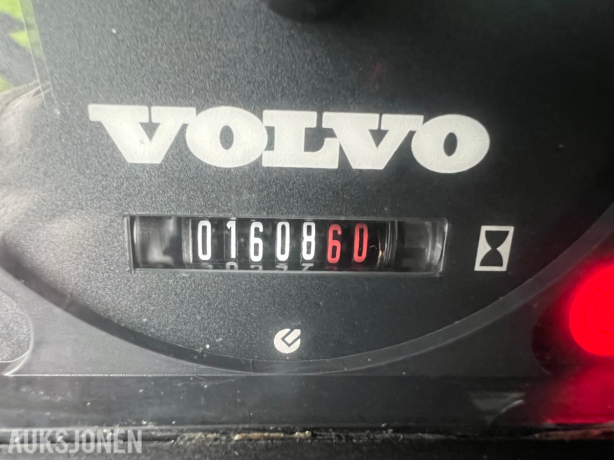 2014 Volvo L25F m/skuffe og løse pllegafler 