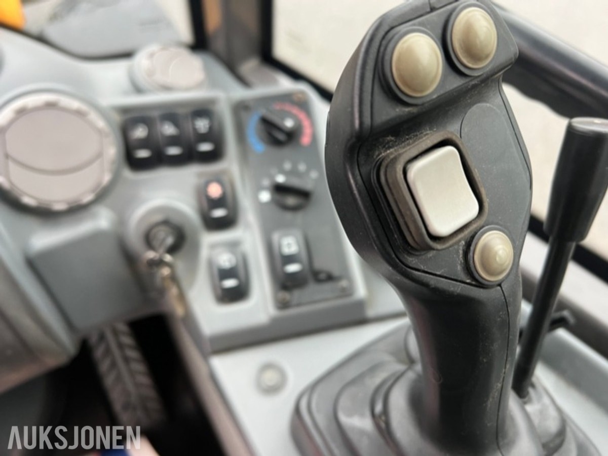 2014 Volvo L25F m/skuffe og løse pllegafler 