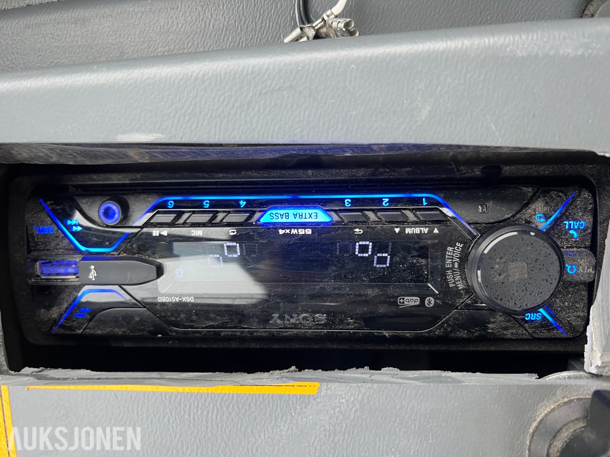 2014 Volvo L25F m/skuffe og løse pllegafler 