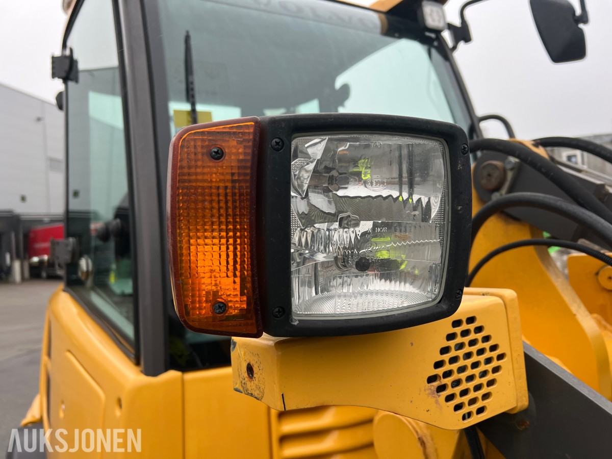 2014 Volvo L25F m/skuffe og løse pllegafler 