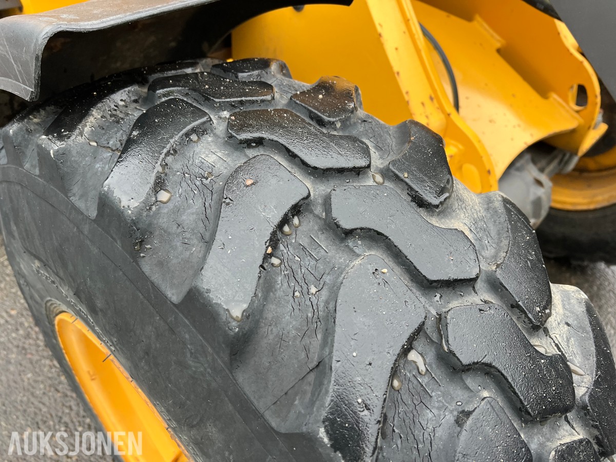 2014 Volvo L25F m/skuffe og løse pllegafler 