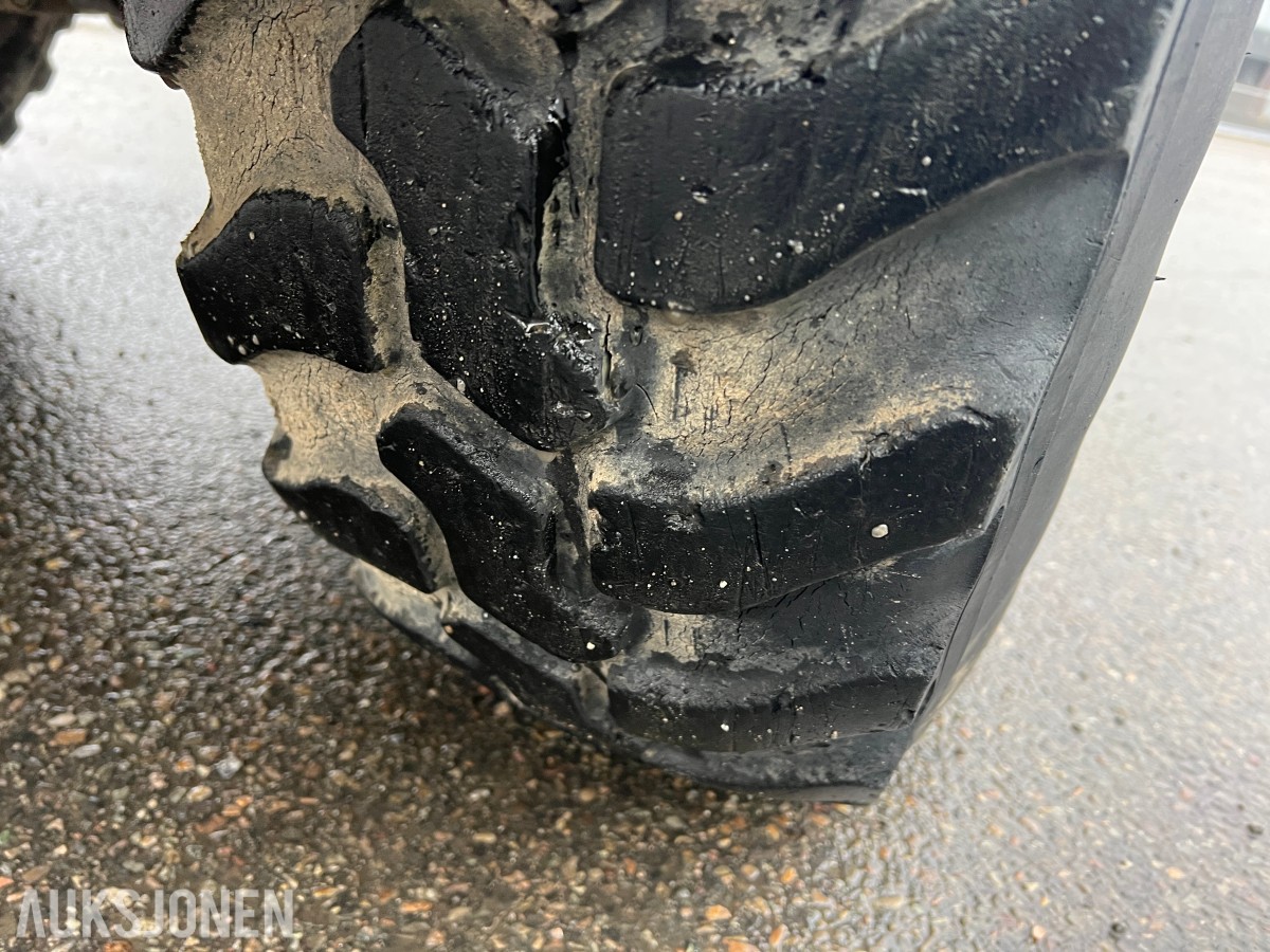 2014 Volvo L25F m/skuffe og løse pllegafler 