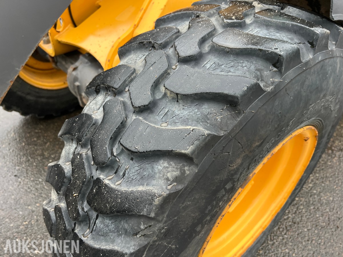 2014 Volvo L25F m/skuffe og løse pllegafler 