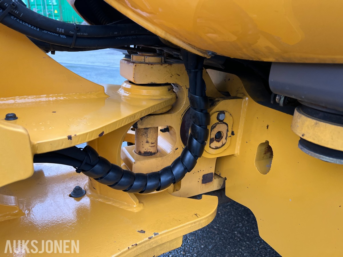 2014 Volvo L25F m/skuffe og løse pllegafler 