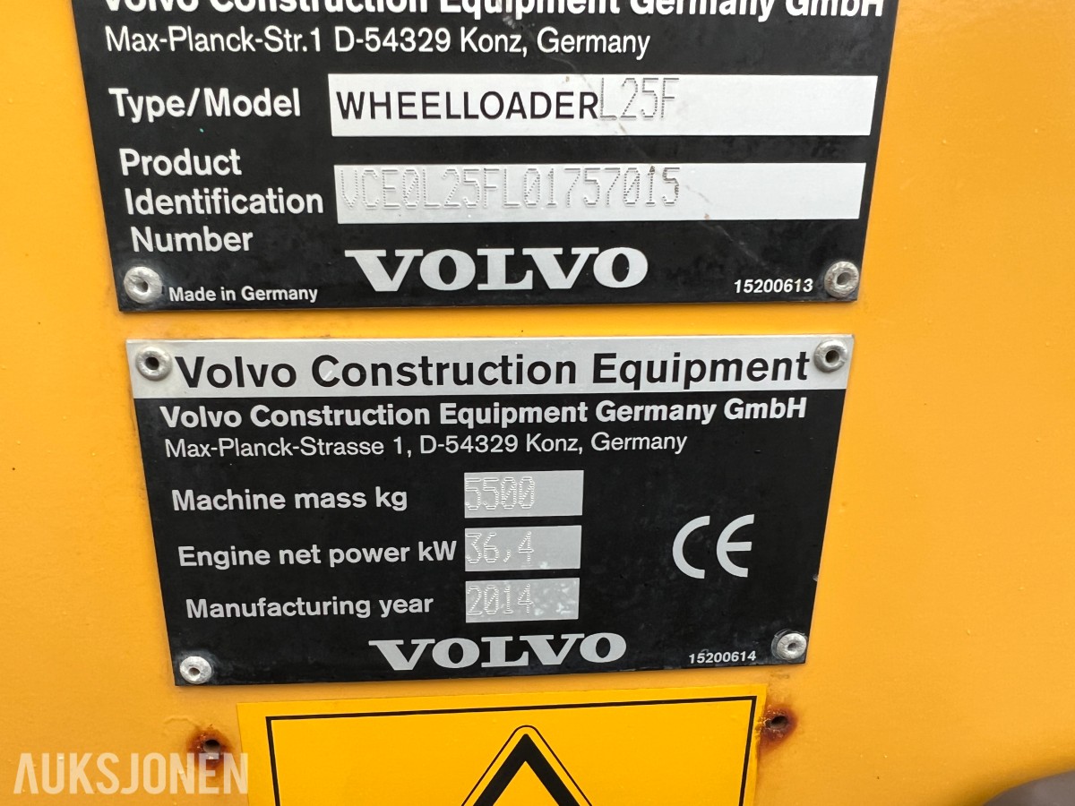 2014 Volvo L25F m/skuffe og løse pllegafler 