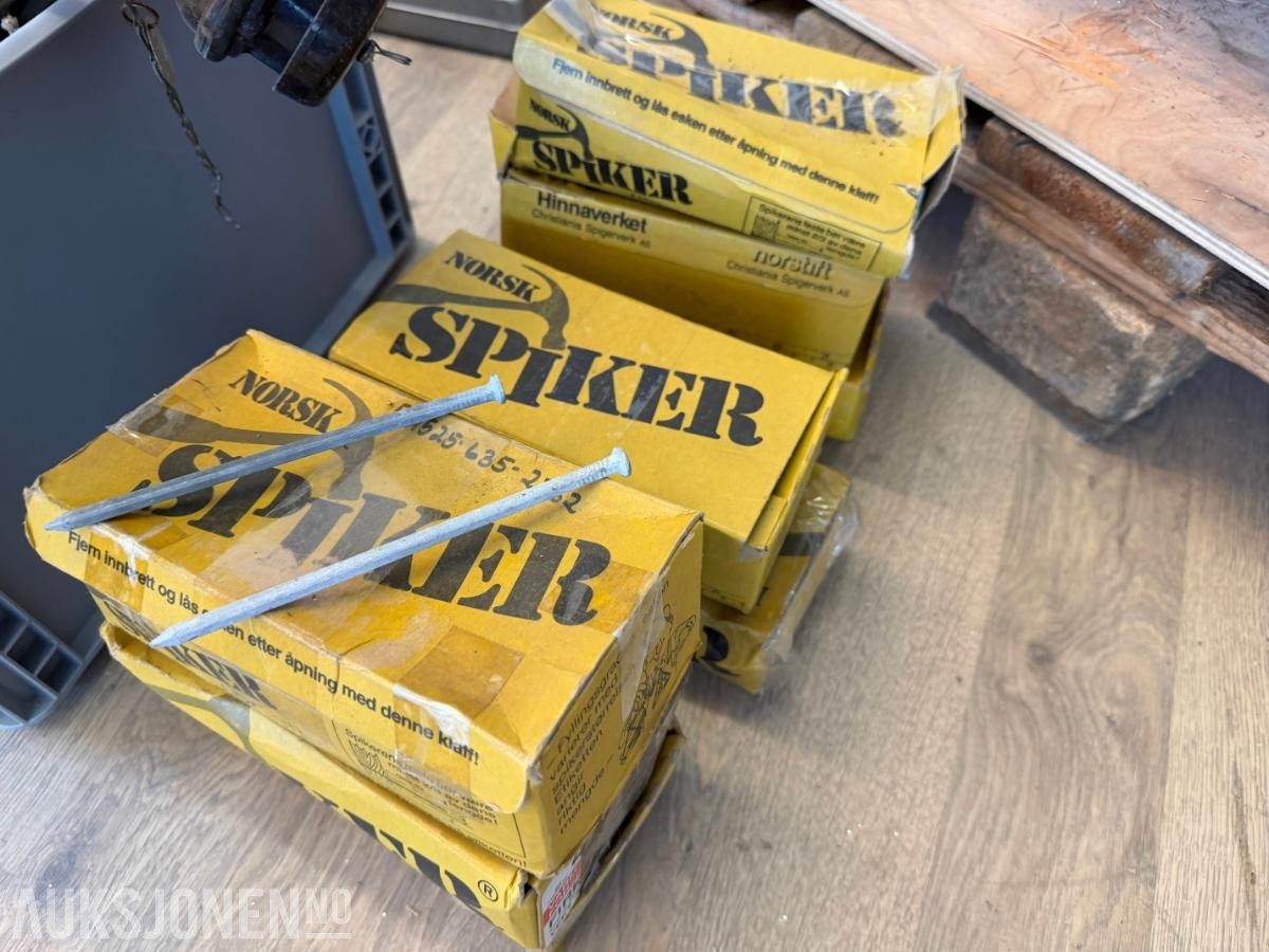 Sveiseapparat, 9 traller og div. blandet småverktøy