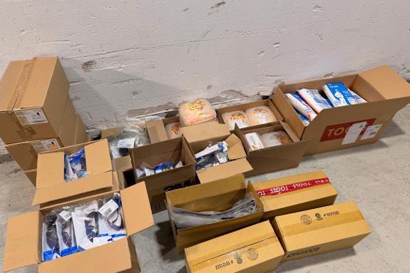 Parti med verneutstyr - 3M Virtua vernebriller, Honeywell Laser Lite ørepropper, DuPont Tyvek 800 J, MSA V-Gard m.m.