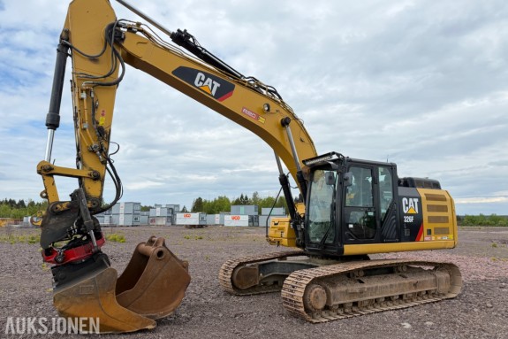 2018 Cat 326F Gravemaskin med R8 Rototilt, to skuffer, Novatron Vision 3D maskinstyring, Sertifisert til 10/2026