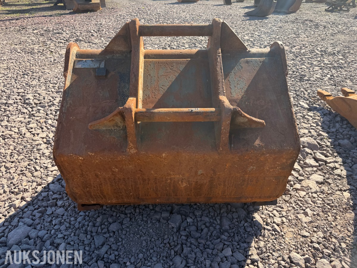 Gjerstad Tannskuff 1700 Liter S70 Cat-J