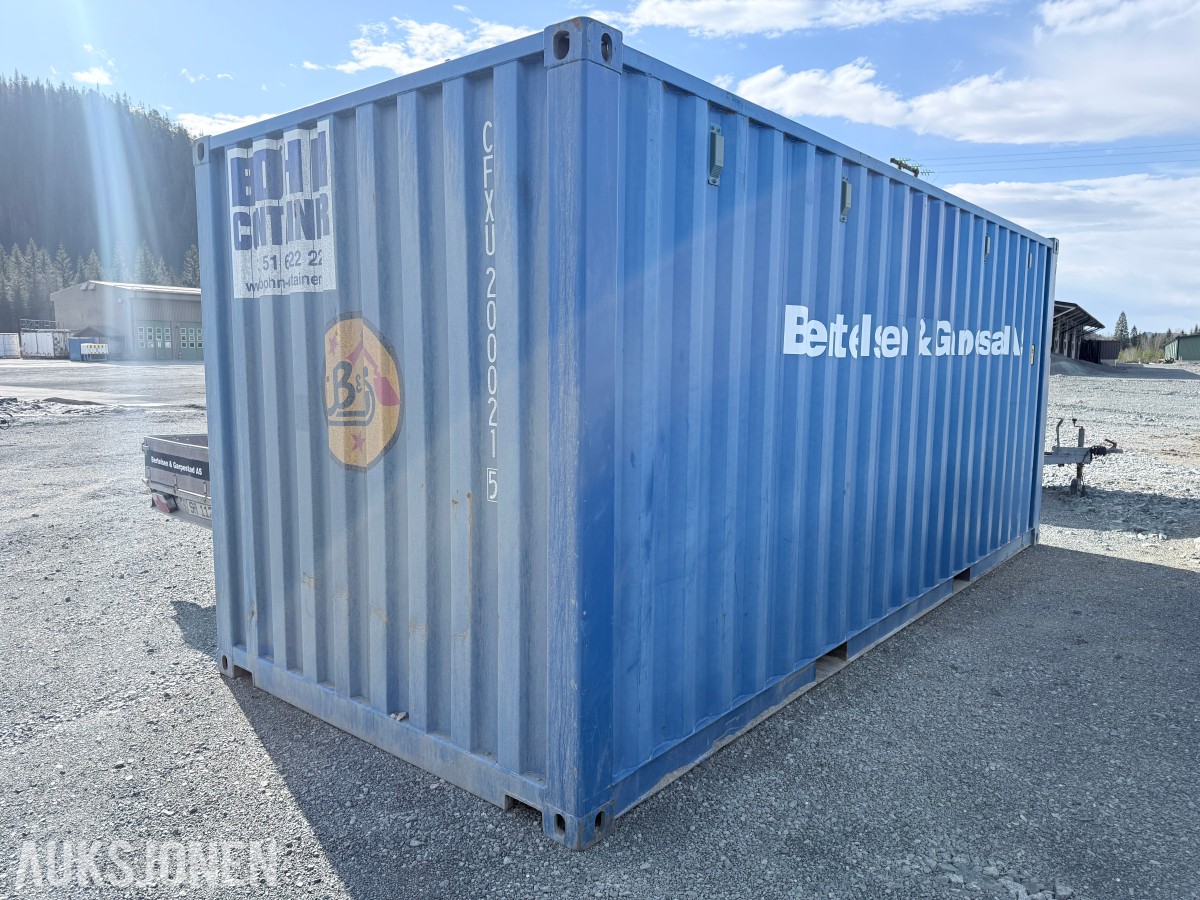 20 fots container med mye VA rørdeler ++