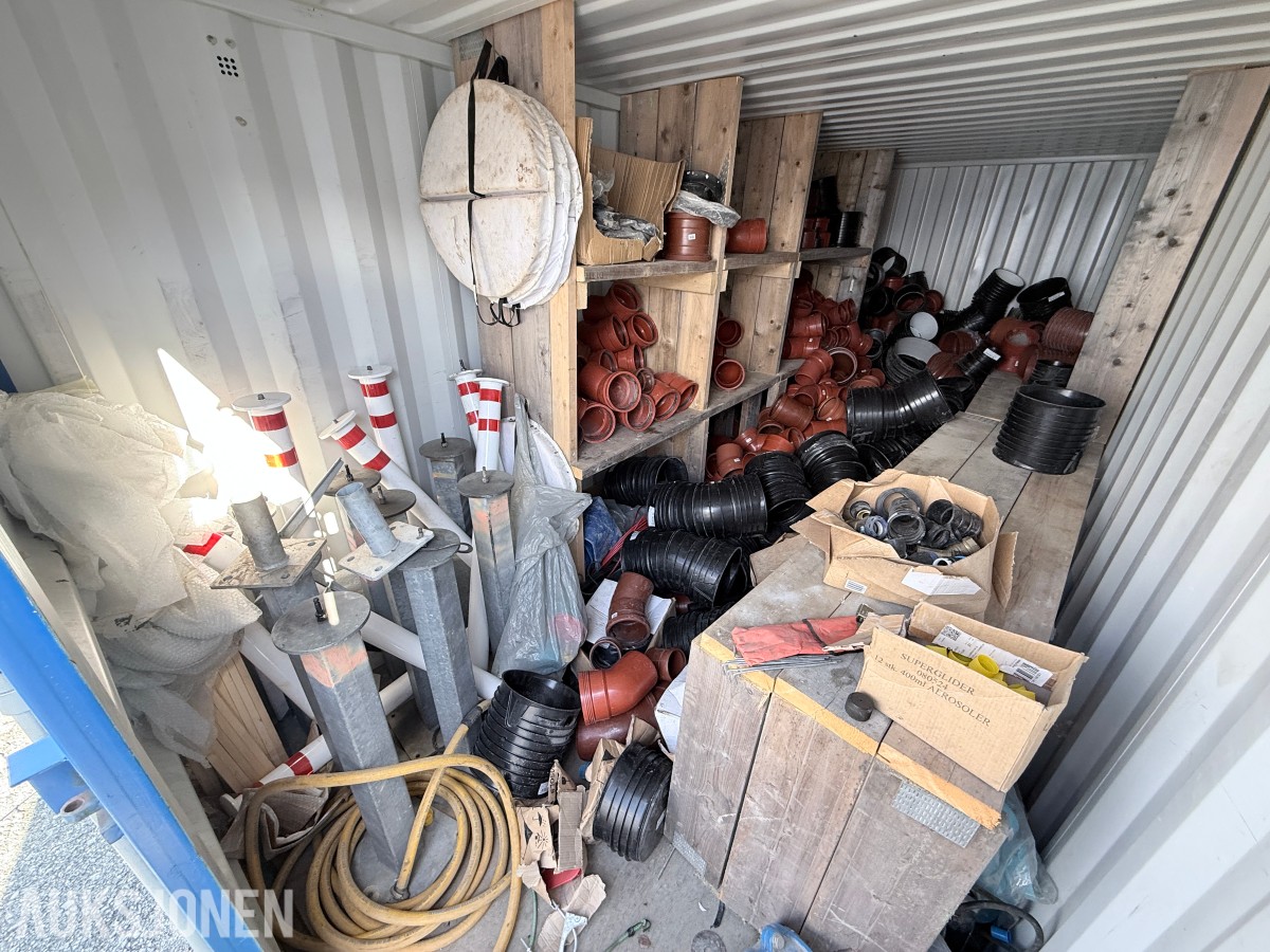 20 fots container med mye VA rørdeler ++