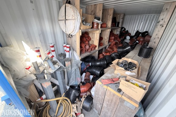 20 fots container med mye VA rørdeler ++