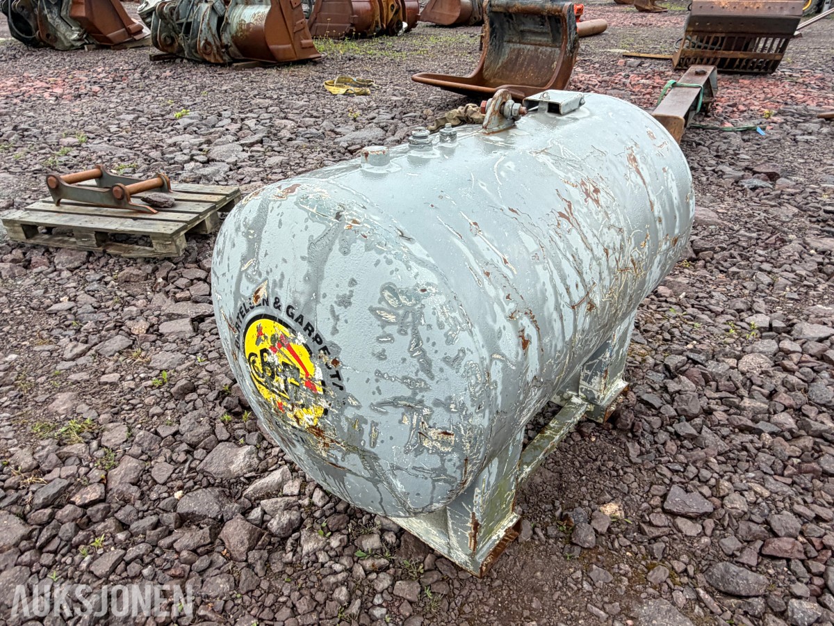 Dieseltank 1000 liter med ca 500 liter diesel