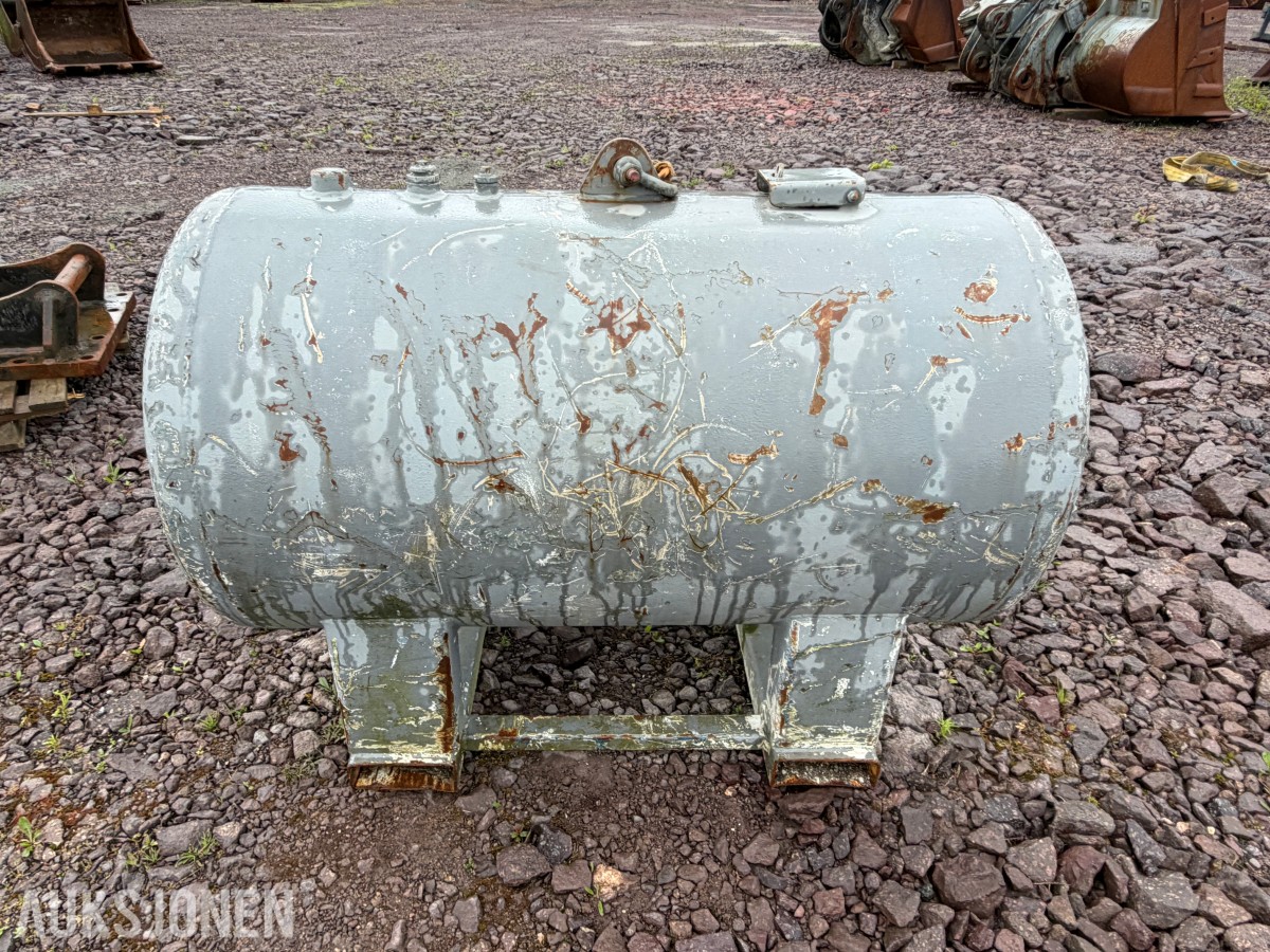 Dieseltank 1000 liter med ca 500 liter diesel
