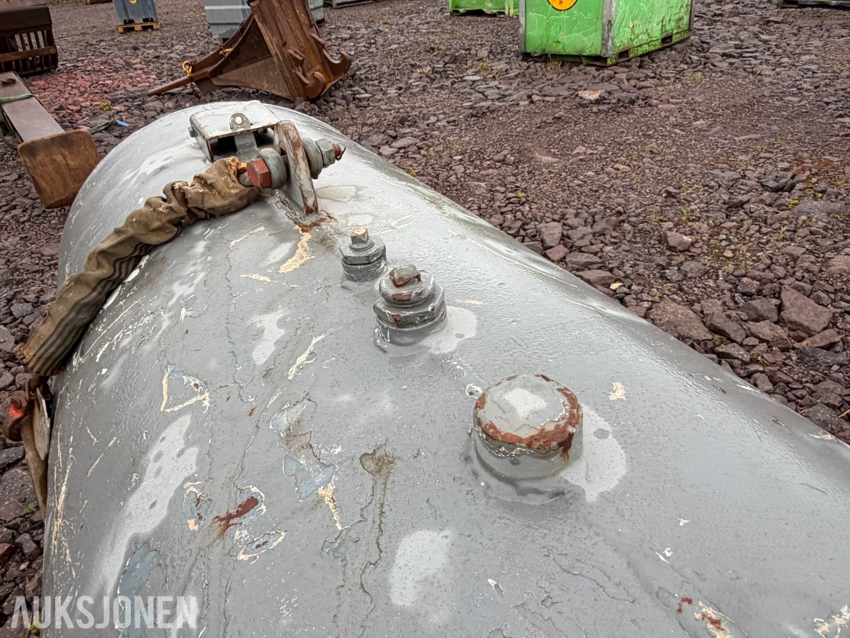 Dieseltank 1000 liter med ca 500 liter diesel