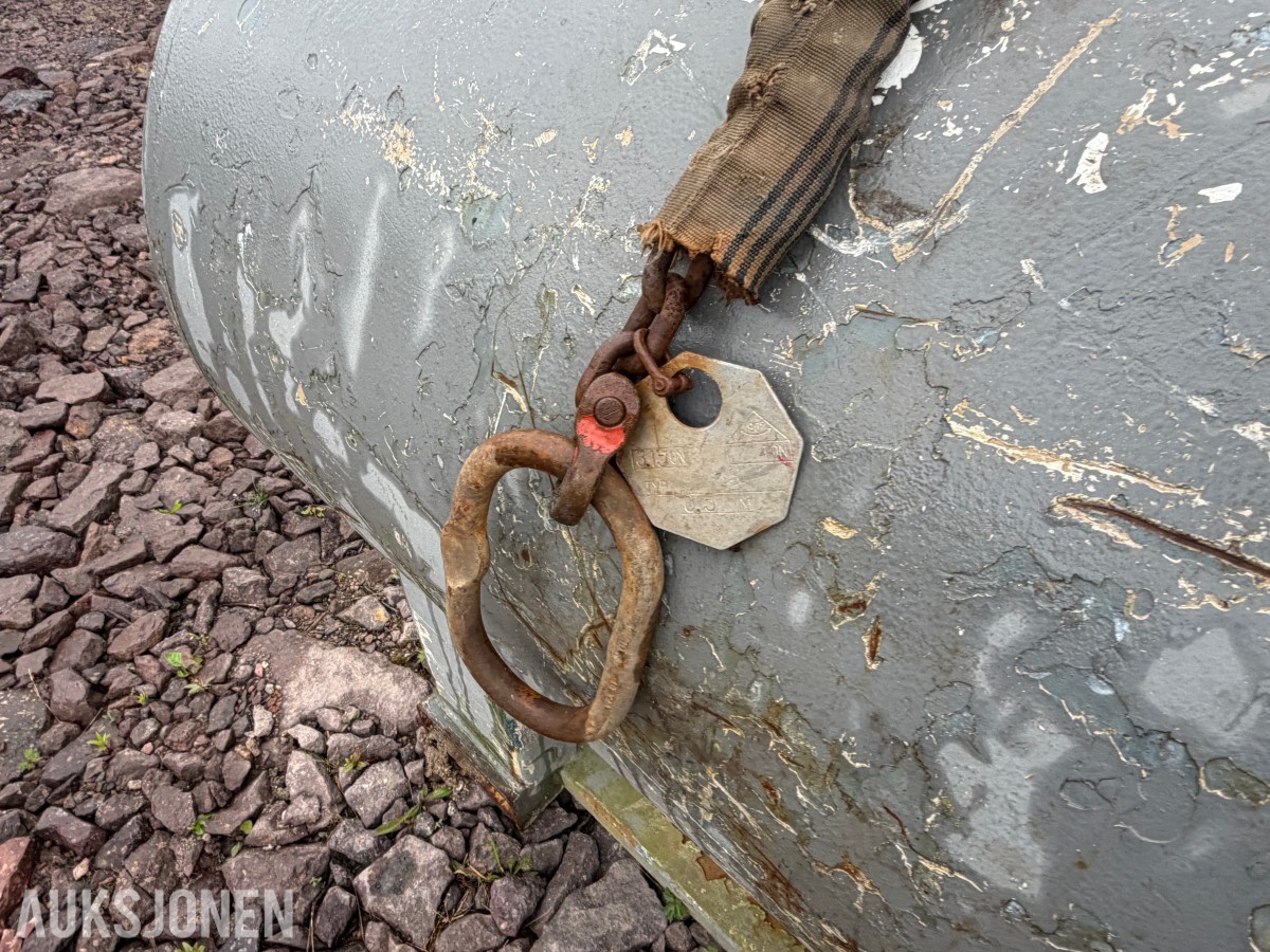 Dieseltank 1000 liter med ca 500 liter diesel