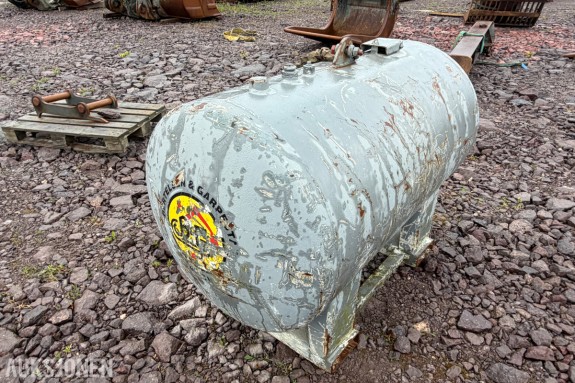 Dieseltank 1000 liter med ca 500 liter diesel