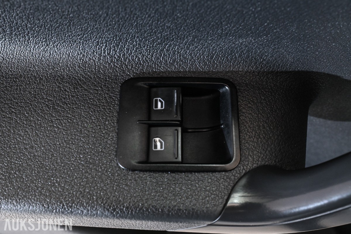 2014 VOLKSWAGEN Caddy 1.6 TDI 102 HK VARMER CRUISE HENGERFESTE 