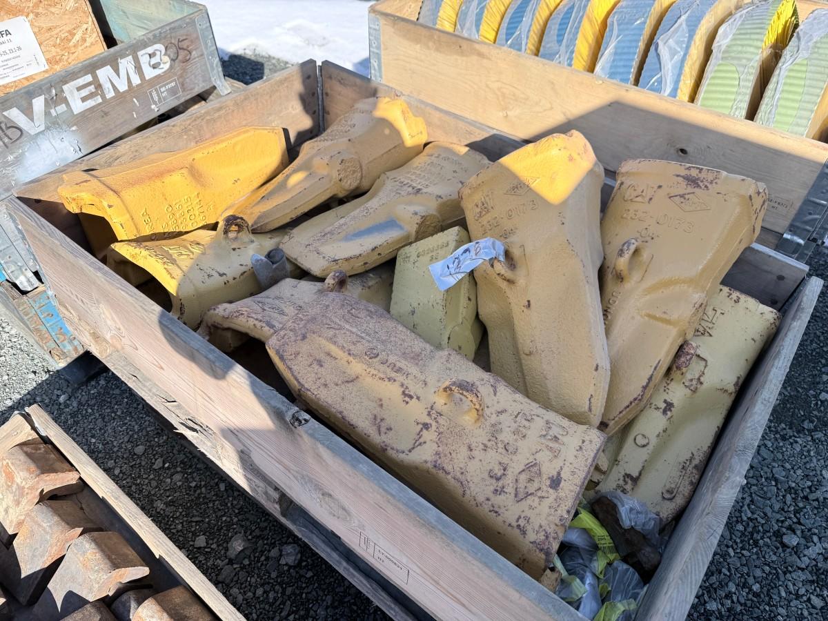 Gravemaskintenner CAT – 16 stk med adaptere og slitedeler