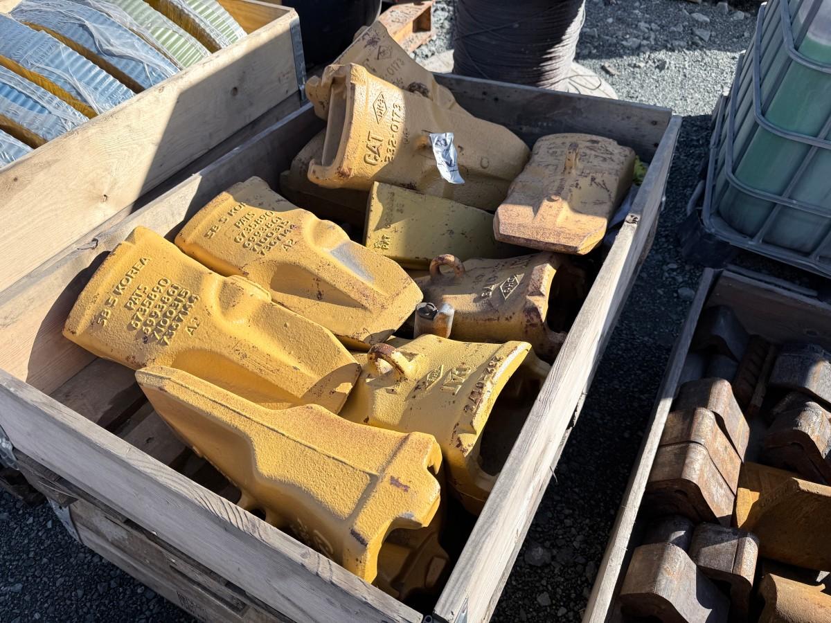 Gravemaskintenner CAT – 16 stk med adaptere og slitedeler