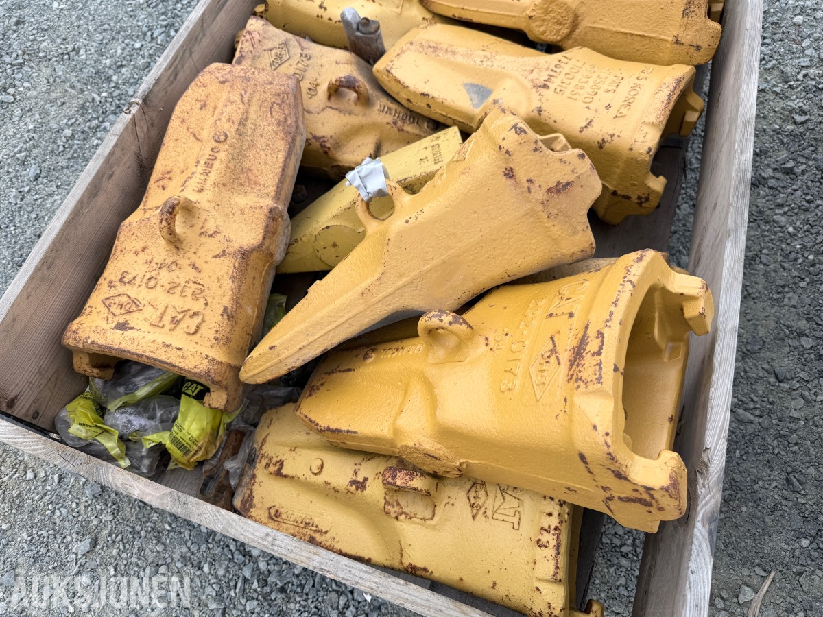 Gravemaskintenner CAT – 16 stk med adaptere og slitedeler