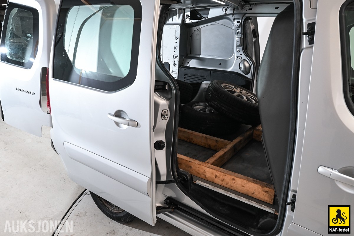 2018 Peugeot Partner 1.6D 99HK HENGERFESTE CRUISE SKYVEDØRER