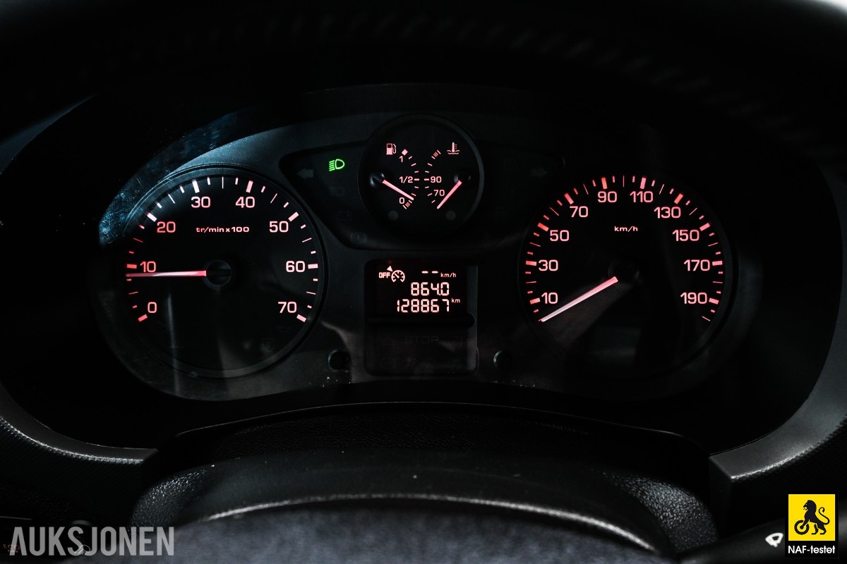 2018 Peugeot Partner 1.6D 99HK HENGERFESTE CRUISE SKYVEDØRER