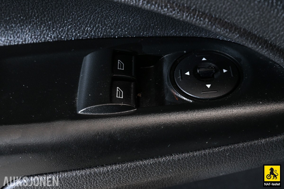 2017 Ford TRANSIT CONNECT 101HK TDCI 3-SETER HENGERFESTE VARMER SERVICEHISTORIKK