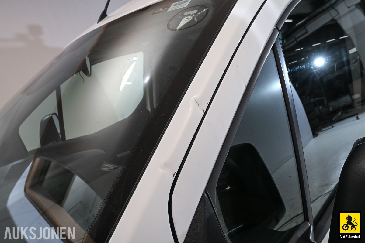 2017 Ford TRANSIT CONNECT 101HK TDCI 3-SETER HENGERFESTE VARMER SERVICEHISTORIKK