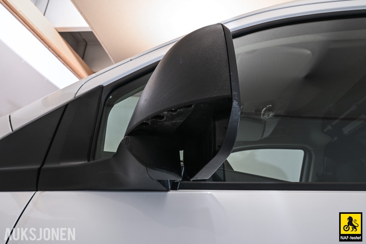 2017 Ford TRANSIT CONNECT 101HK TDCI 3-SETER HENGERFESTE VARMER SERVICEHISTORIKK