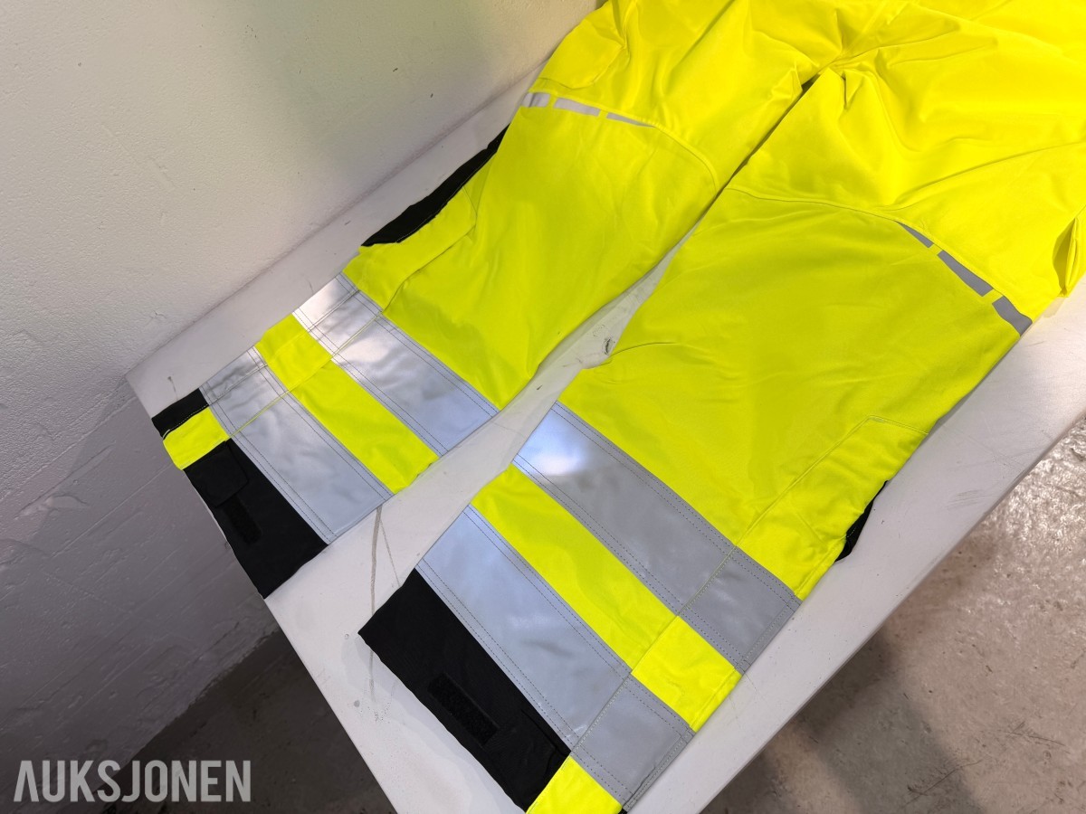 Parti med 58 stk arbeidsbukser – Blåkläder, Bjørnkläder og multinorm varselbukser