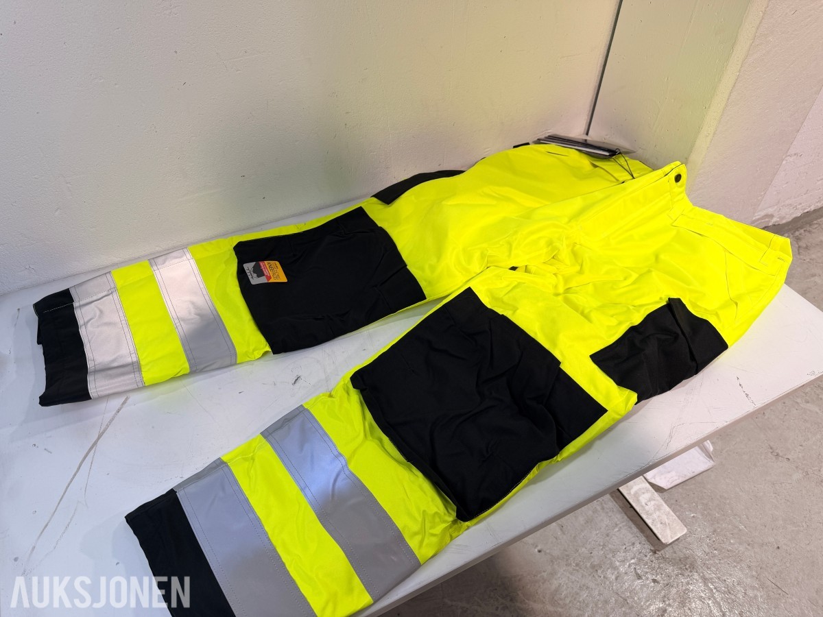 Parti med 58 stk arbeidsbukser – Blåkläder, Bjørnkläder og multinorm varselbukser